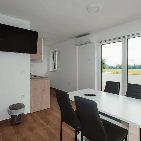 Apartmaji Laznik *