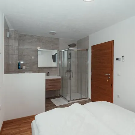 Apartmaji Laznik Ljubno